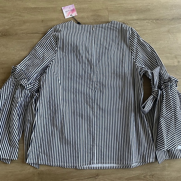 NWT ChicWish Top Blouse Stripes Charisma Bell
Sleeves White Blue SZ XL - Picture 8 of 9